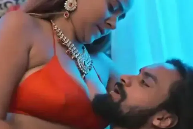 নিজৰ অফিচতে বন্ধুৰ পত্নীক চুদিলে | Assamese Sex Stories